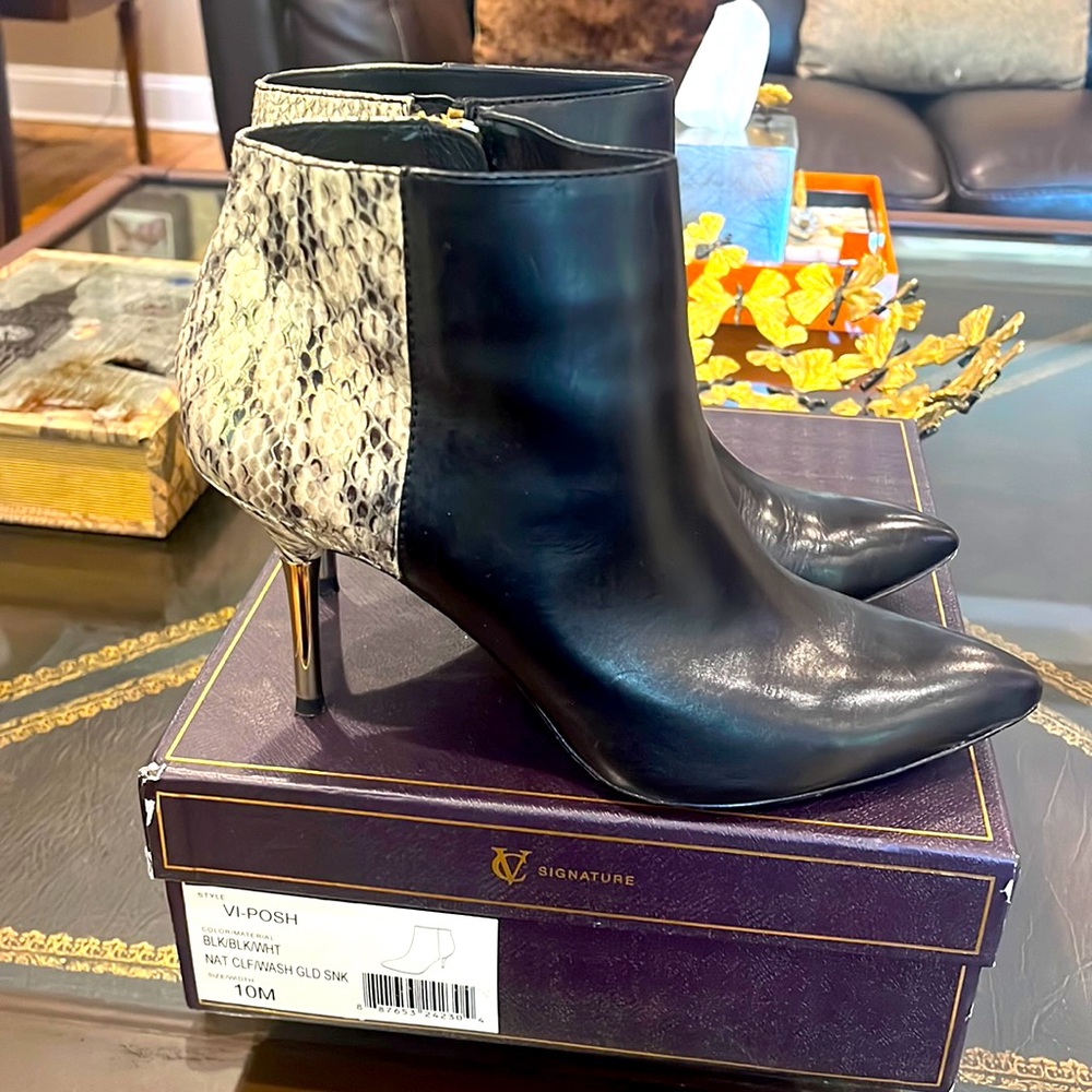 Vince cammuto signature line Blk!wht/gold snake multi ankle boot. Stunning. 10m